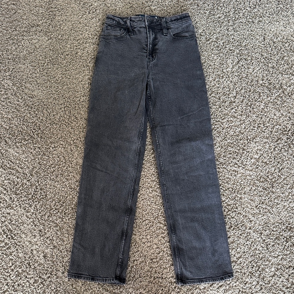 Hollister Ultra High-Rise Dad Jeans in Black Women’s Size 0 (25)